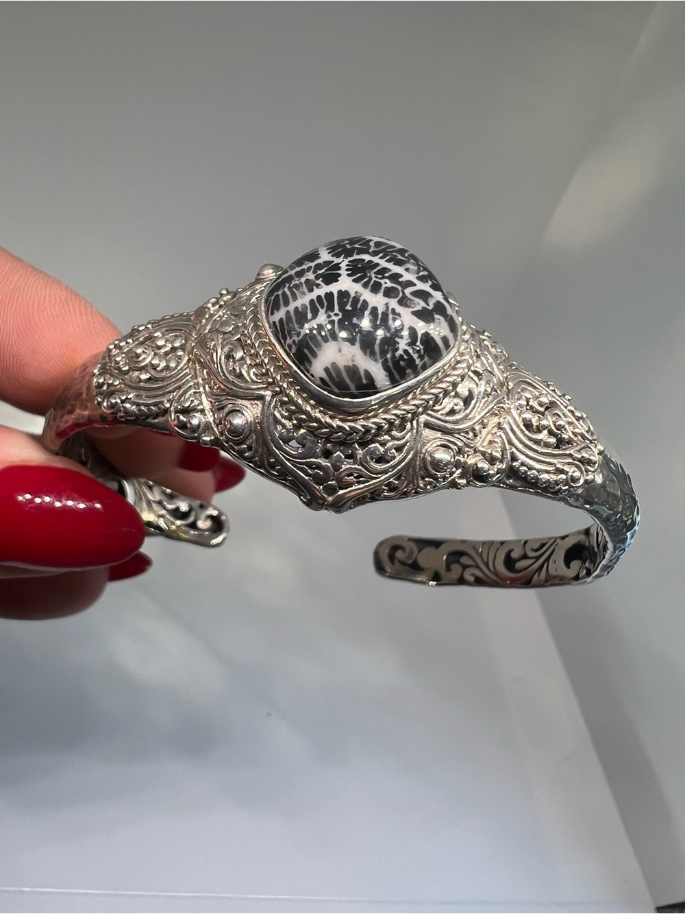 SARDA Ornate Sterling Silver Statement Cuff Bracelet with Black & White Stone - Picture 11 of 15
